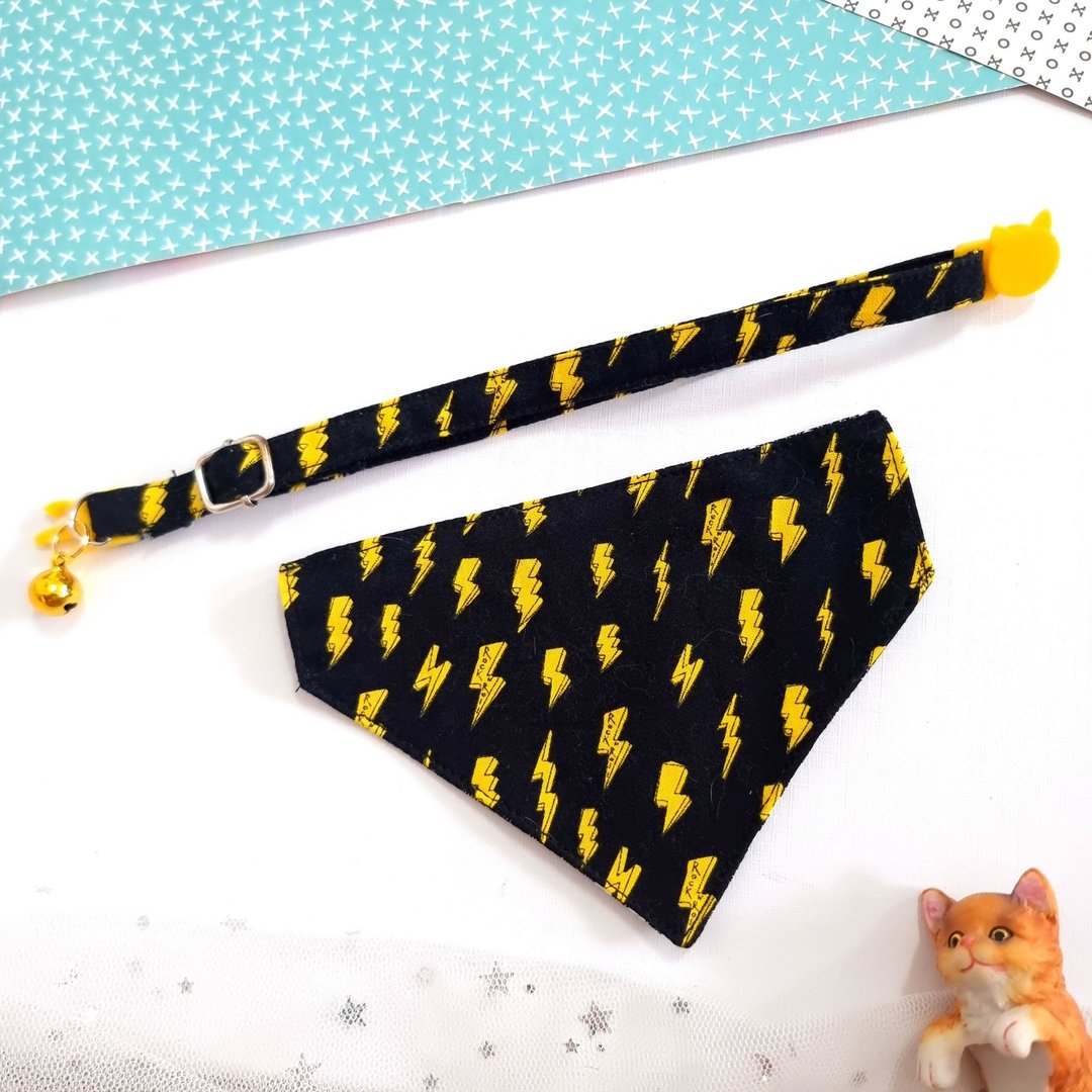 Cool lightning Bandana Cat Collar with Breakaway Safety Buckle - 项圈/牵绳 - 棉 黄色