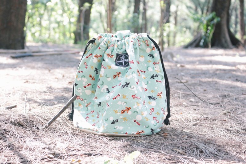 偷偷喊我 / 束口手提袋-小金鱼的祝福（蓝绿色） - 手提包/手提袋 - 棉．麻 绿色