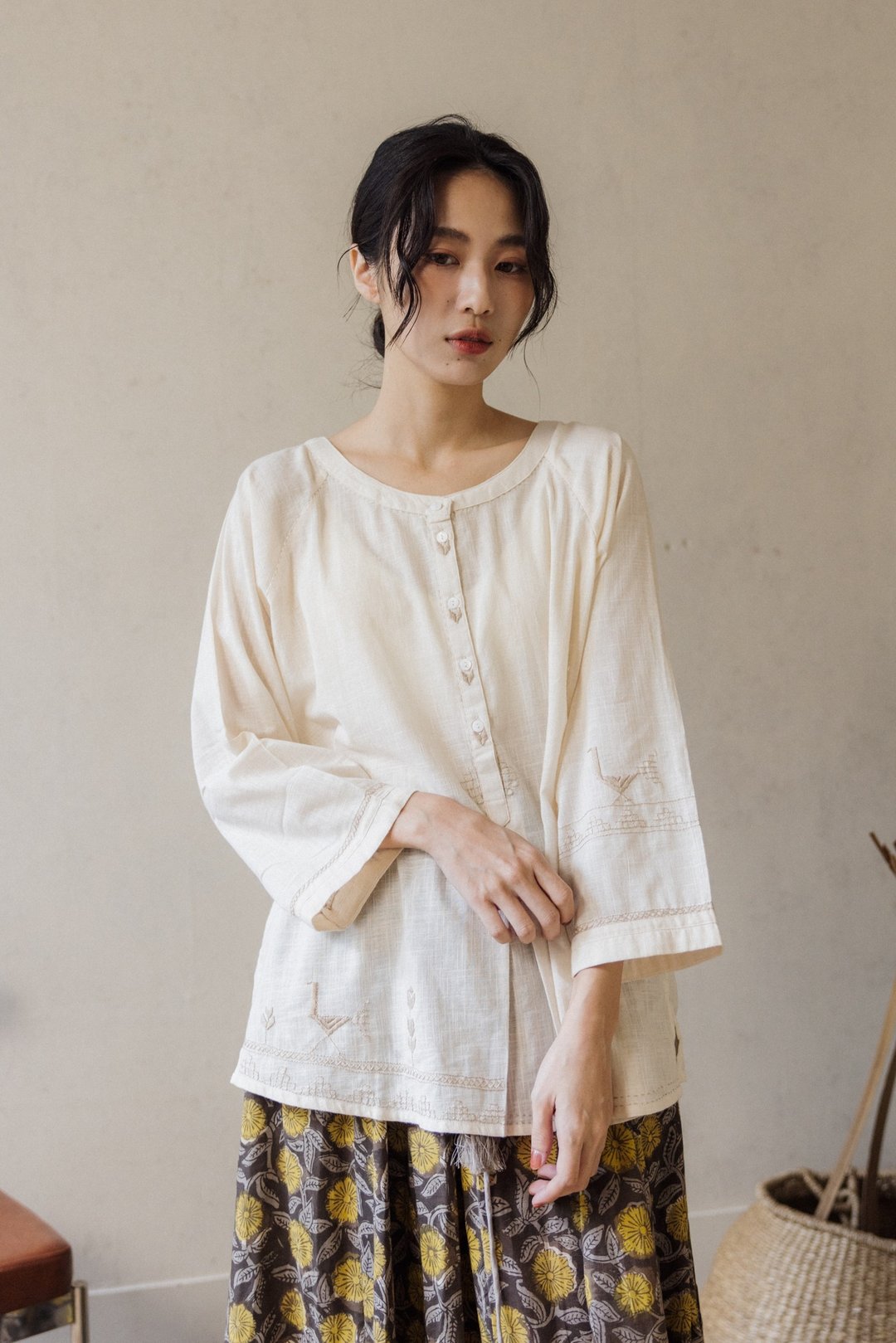 圆领Soof刺绣宽松上衣_米白 - 女装上衣 - 棉 白色