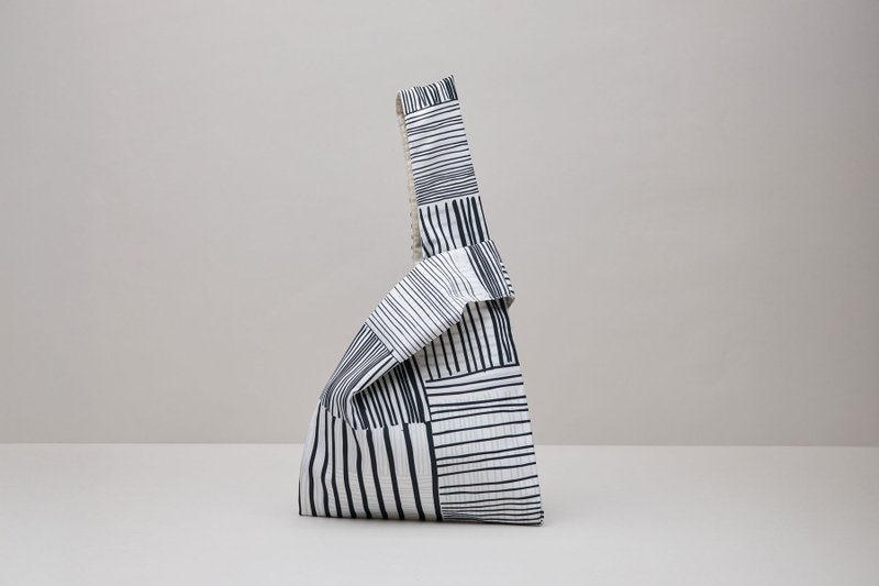 印花手挽包 / 编织深蓝 - 手提包/手提袋 - 棉．麻 