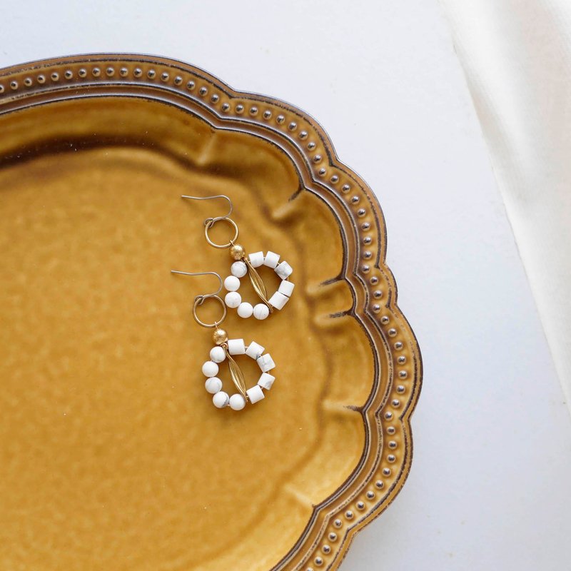 【猫眼】 白纹石黄铜耳环 - 耳环/耳夹 - 铜/黄铜 白色