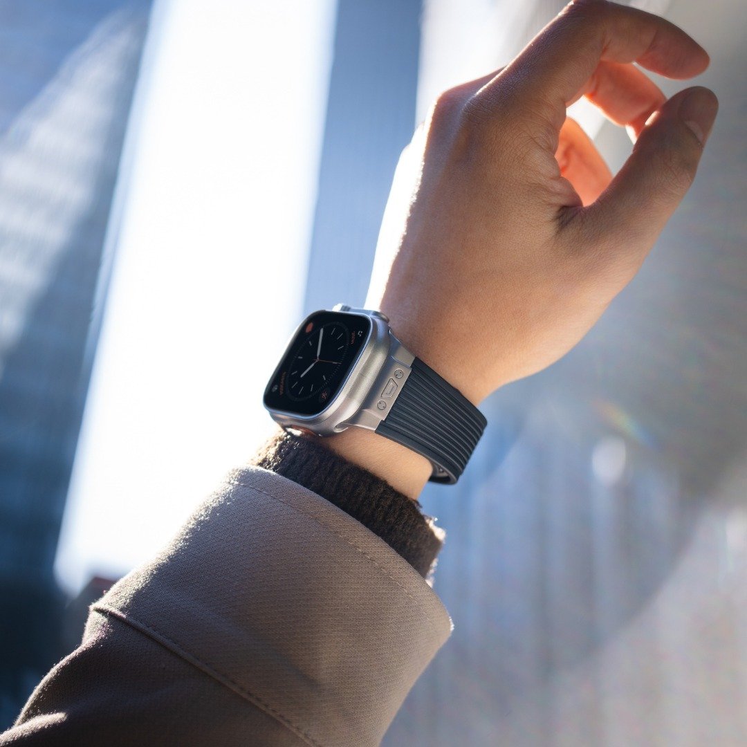 ESSENTIALS | 尚品液态硅胶表带 for Apple Watch 49/45/44/42mm - 表带 - 橡胶 黑色