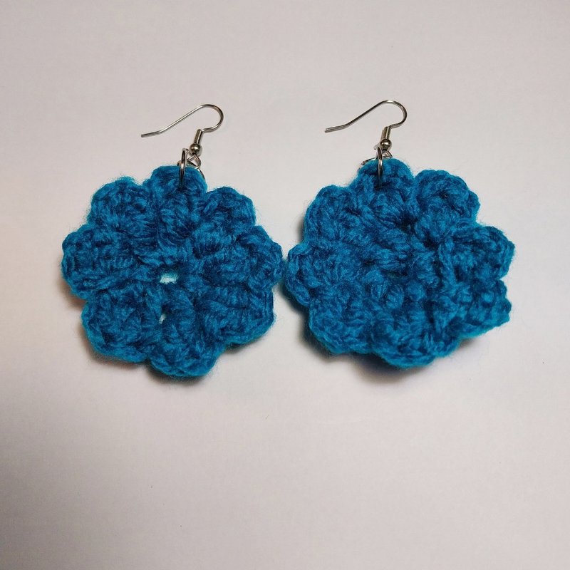 ฺBlue Flower Earring Handmade Stainless Wire Hook - 耳环/耳夹 - 其他人造纤维 蓝色