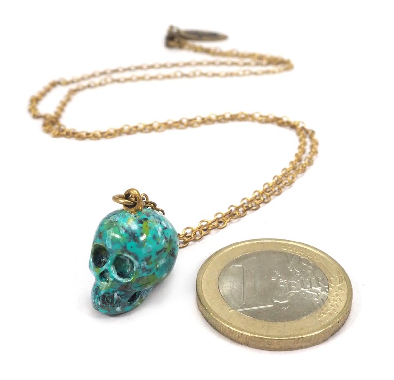 Tiny Green Patina Skull Necklace. - 项链 - 其他金属 
