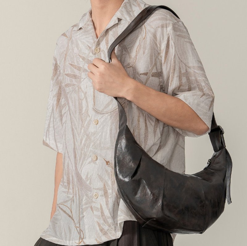 【花瓣首创】复古皮革立体叠褶牛角包/单肩斜挎包/通勤托特腋下包 - 侧背包/斜挎包 - 其他材质 多色