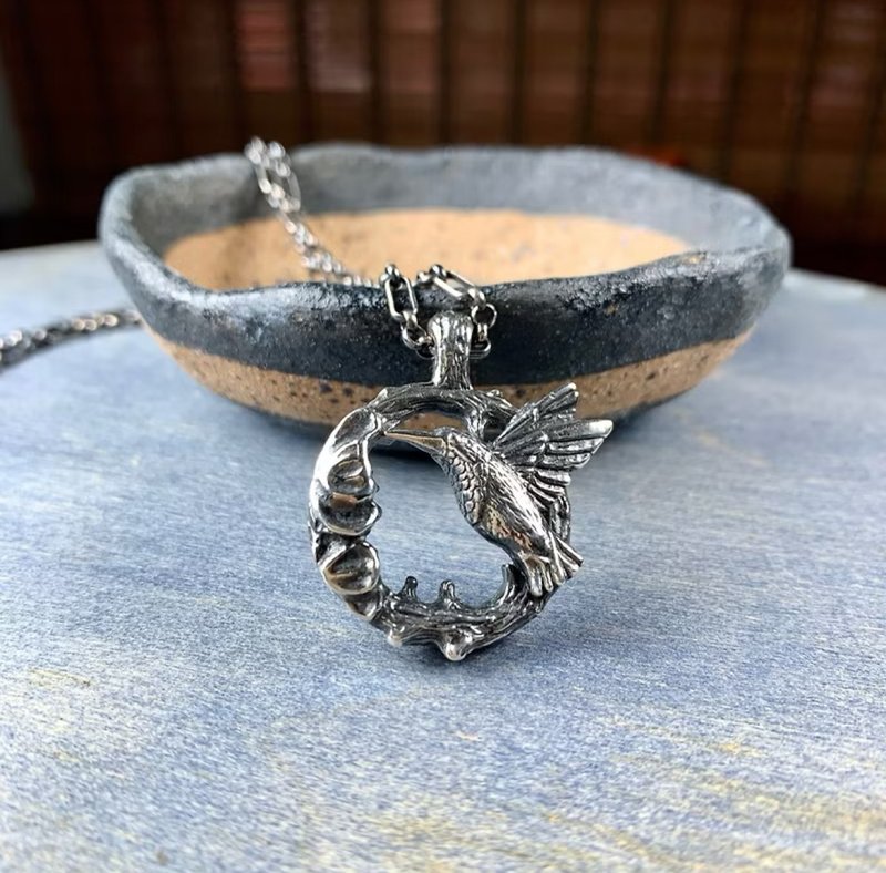 A Lu 蜂鸟925纯银项链/手工雕制限量款/坠子重约11g 赠纯银项 - 项链 - 纯银 银色