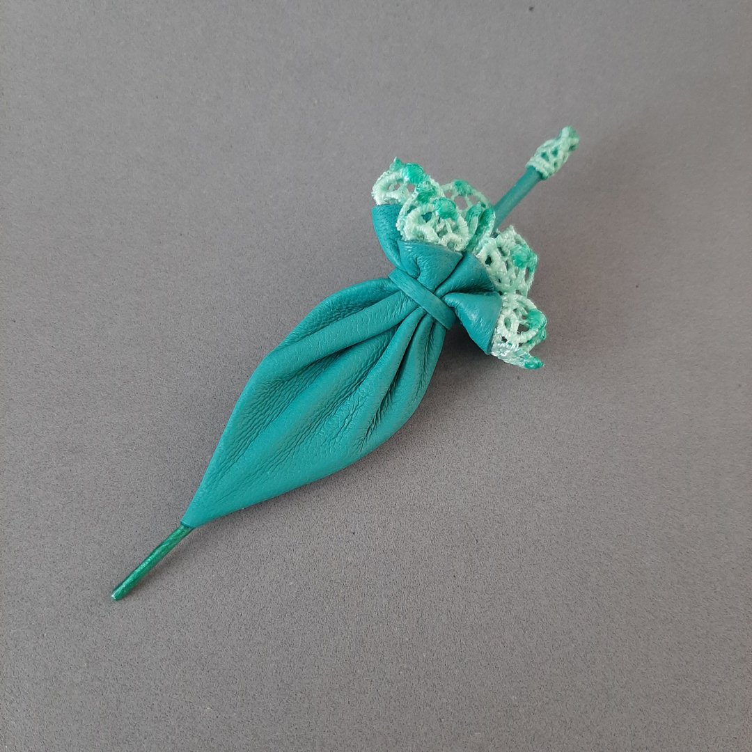 胸針 Turquoise leather brooch for her Leather women's jewelry - 胸针 - 真皮 绿色