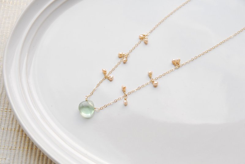 14KGF 绽放系列 : 栗子型绿萤石搭配淡水珍珠项链 - 项链 - 半宝石 绿色