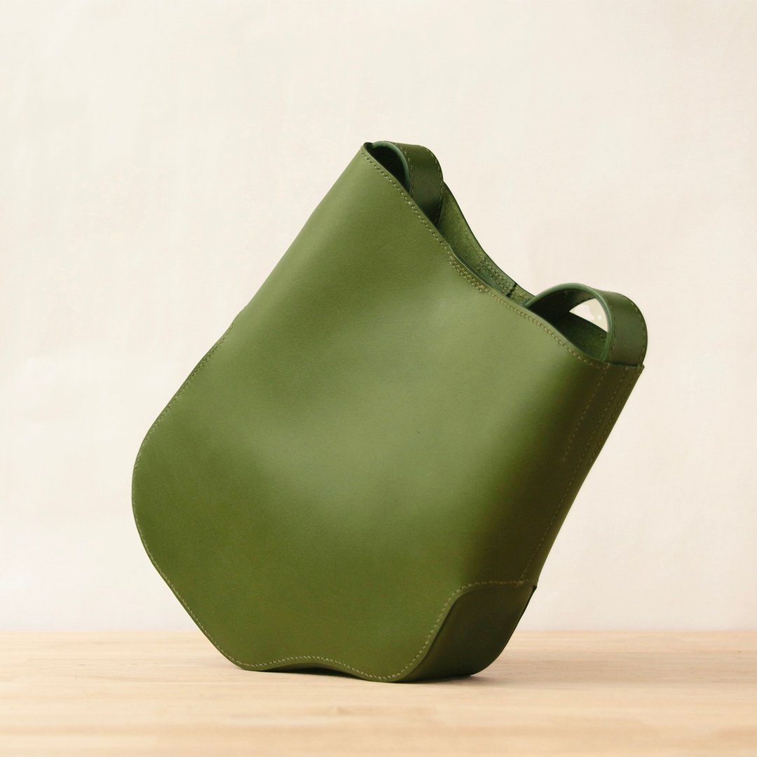 雾丘弧形斜肩包Hill arc shoulder bag－L size - 侧背包/斜挎包 - 真皮 多色