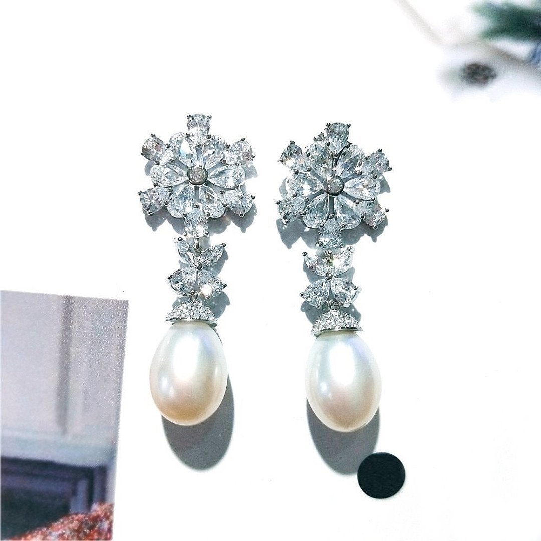 I JEWELRY 璀璨经典雪花小花朵顶级锆石珍珠纯银耳环 纯银保证卡 - 耳环/耳夹 - 纯银 