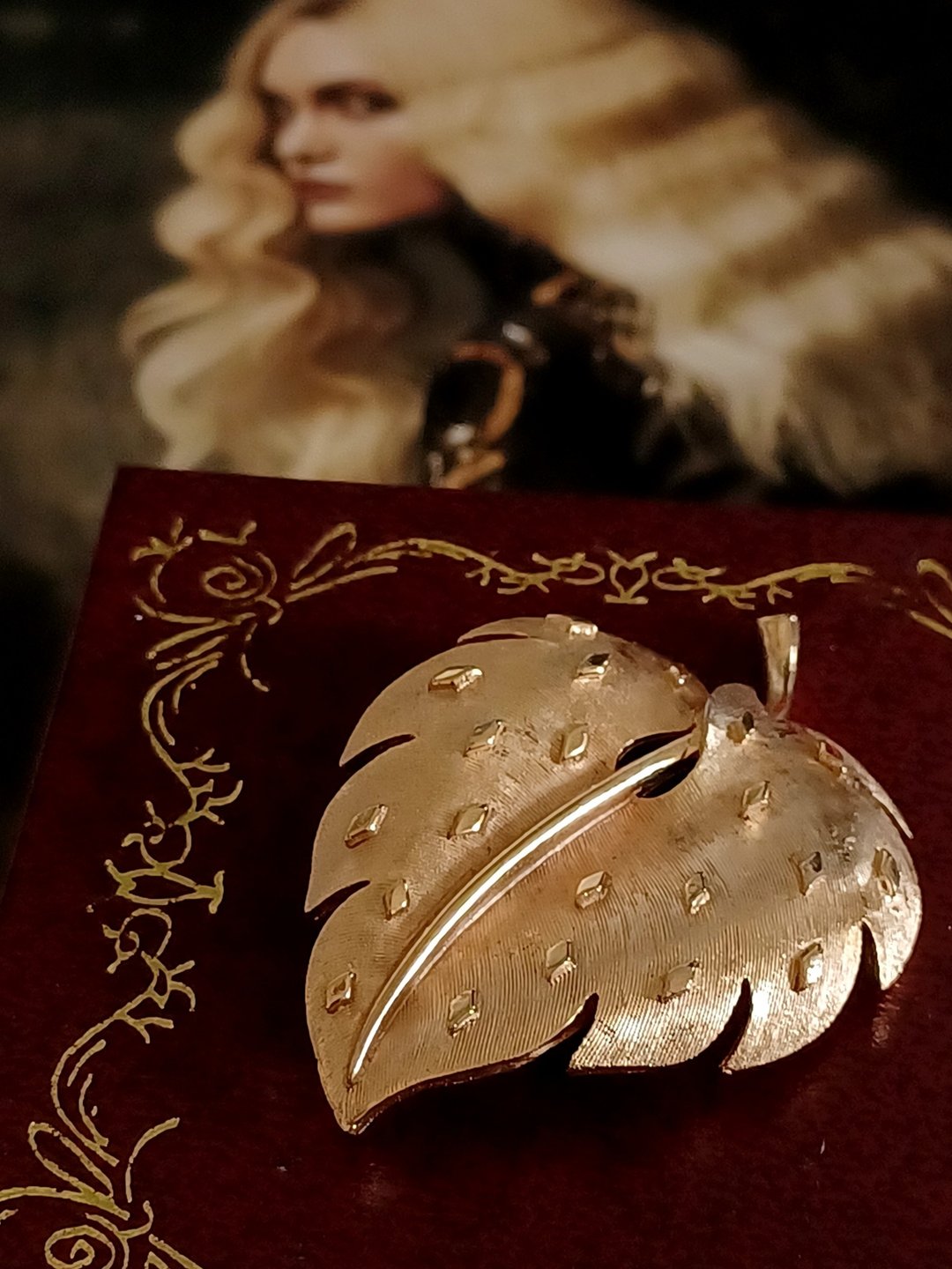 vintage jewelry 古董Trifari 金色抛光纹理叶子 别针 - 胸针 - 其他金属 