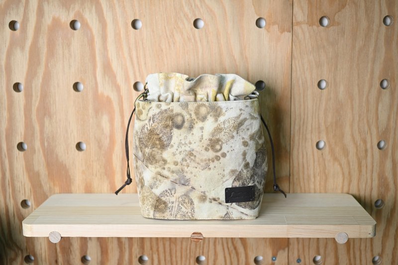 【记忆有限】EcoPrint花叶移印水桶包 - 束口袋双肩包 - 棉．麻 多色