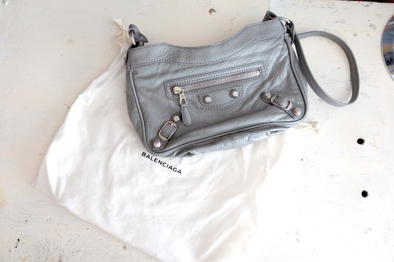 Balenciaga灰色真皮皱纹经典机车款斜跨包手袋迷你包包装饰小废包 - 侧背包/斜挎包 - 真皮 灰色