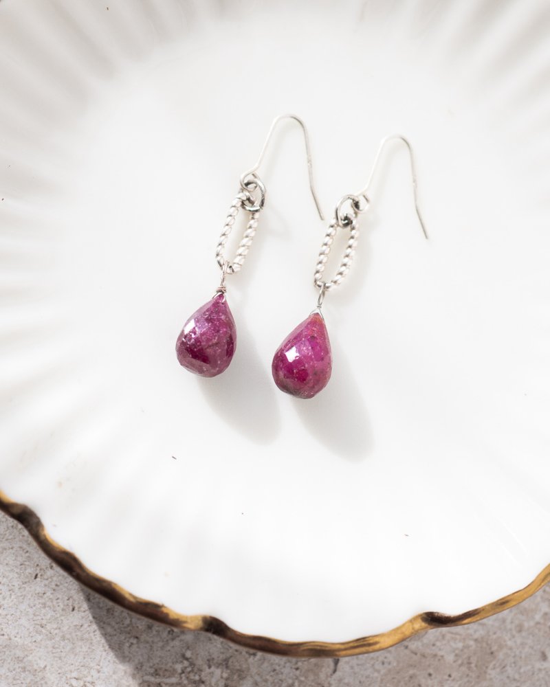 红宝石泪滴耳环，925银，狮子座宝石，摩羯座石，天蝎座礼物 - 耳环/耳夹 - 石头 红色
