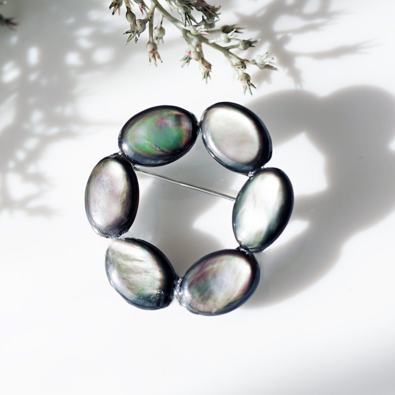 黑蝶贝圆形胸针 黑凤蝶 - 胸针 - 宝石 黑色