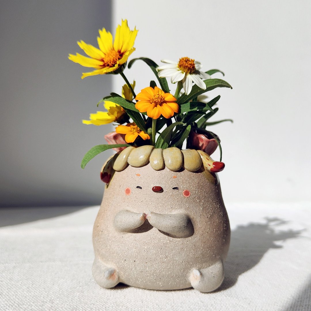 Taro bun girl mini Flower Vase. Cute handmade home decor. - 花瓶/陶器 - 陶 