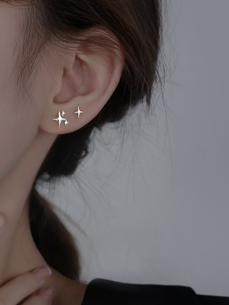 小星星 不对称星星925纯银耳环(可改耳夹) - 耳环/耳夹 - 纯银 银色