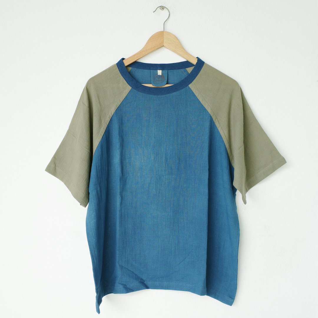 Baseball shirt Indigo L / natural dyed cotton - 女装 T 恤 - 棉 蓝色