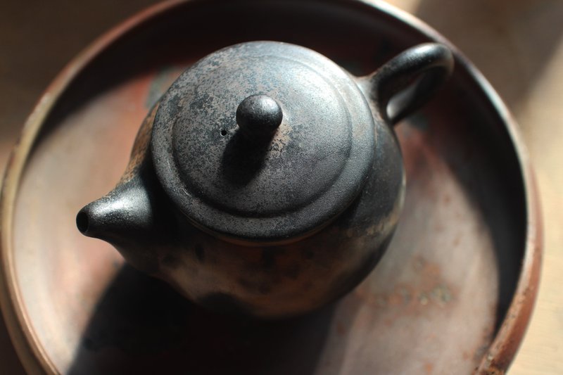 熏烧手拉壶. 茶壶 - 茶具/茶杯 - 陶 黑色