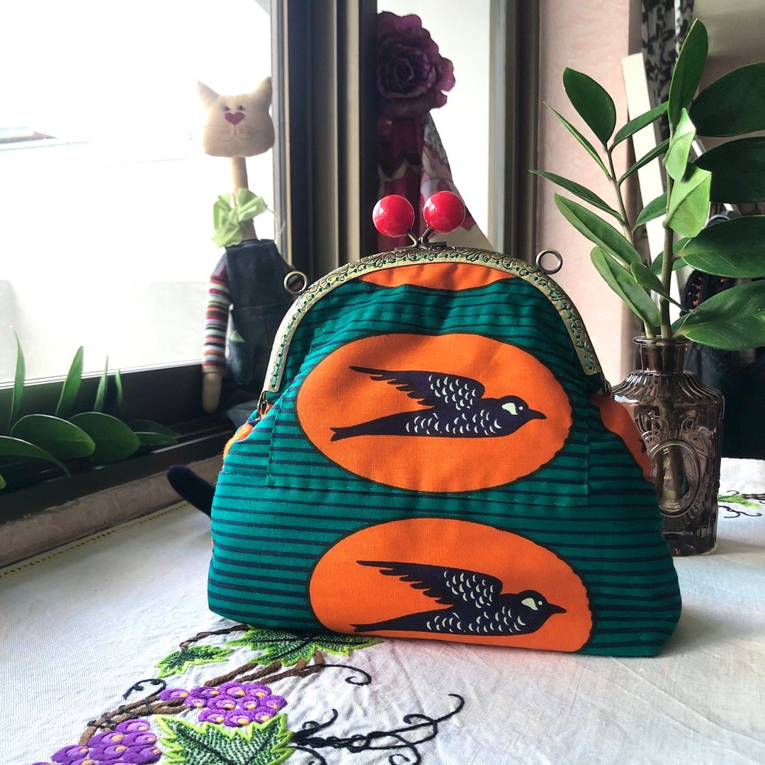 (Xmas Gift Box) Bird of Africa Kiss Lock Bag 16.5 cm (Round Red Beads) - 手提包/手提袋 - 棉 绿色
