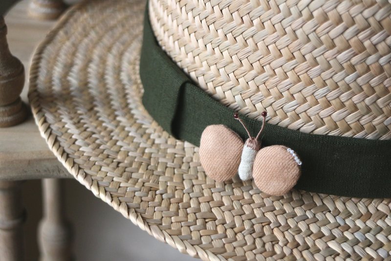 小蝴蝶 刺绣胸针别针 / 64 植物染肤翅蝶 - 徽章/别针 - 绣线 橘色