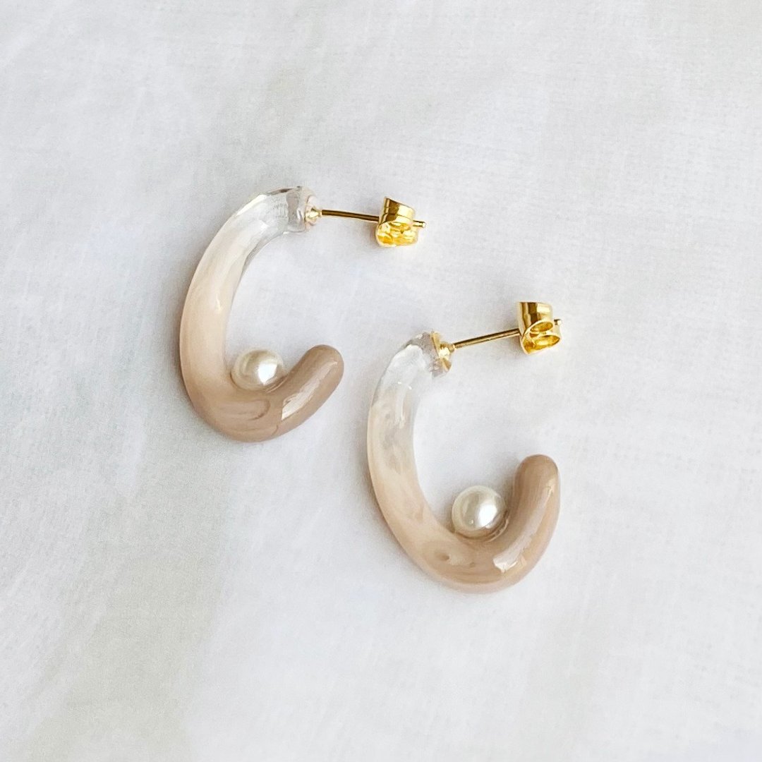 Oval Hoop Pearl Swing Earrings/ Clip-On(Beige) - 耳环/耳夹 - 树脂 粉红色