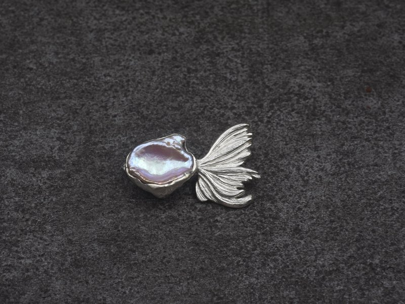 珍珠鱼胸针 | 淡水变形珍珠 925 纯银 情人节礼物 圣诞礼物 - 胸针 - 纯银 银色