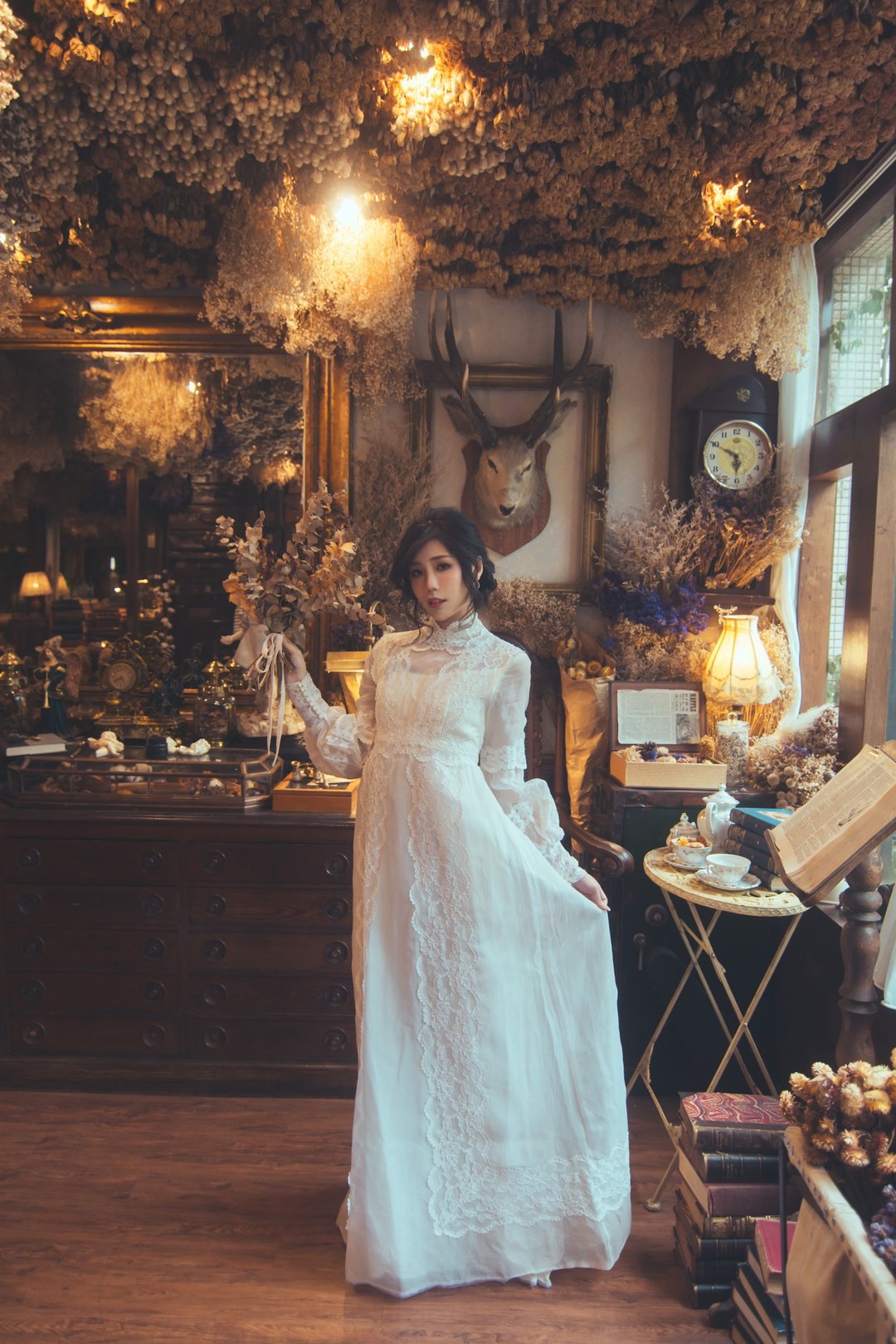 料质fabric 70年代蕾丝高领长袖花朵古董婚纱 - 晚装/礼服 - 其他人造纤维 白色