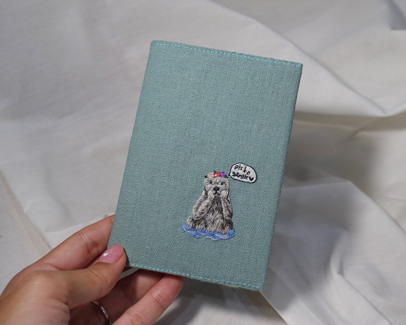 护照封面，书本封面，可拆洗，水獭图案刺绣 #2 - 书衣/书套 - 棉．麻 黄色