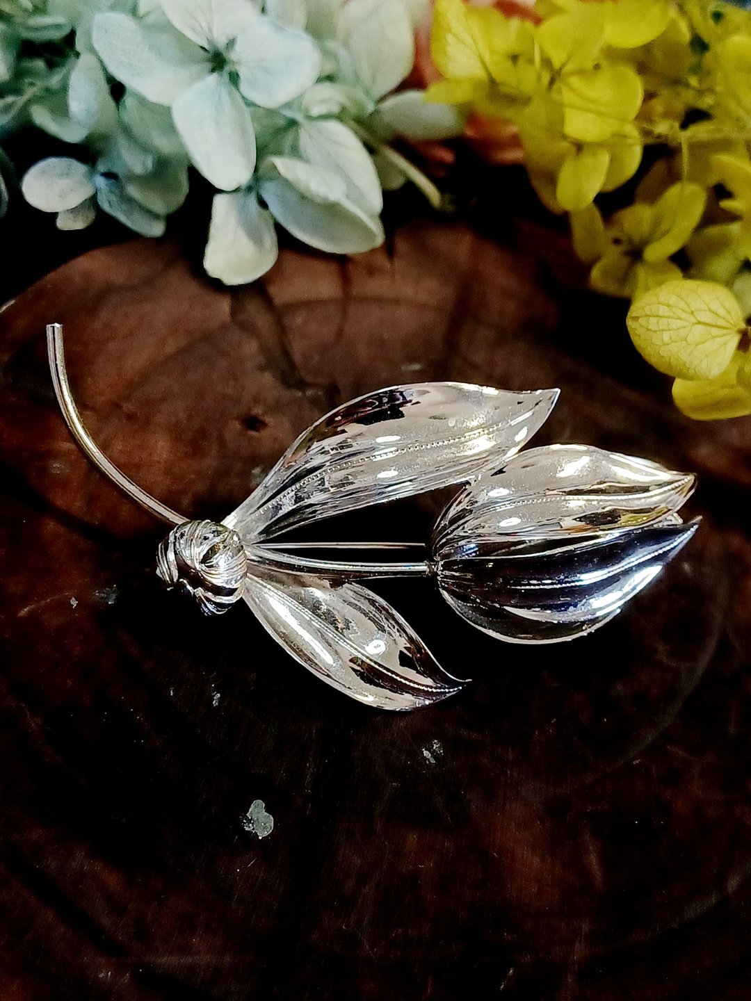 vintage jewelry   气质立体银色光泽花卉  别针 胸针 - 胸针 - 其他金属 