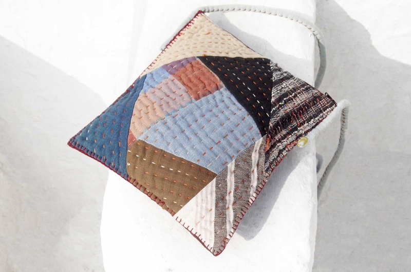 生日礼物 母亲节礼物 限量一件 手缝纱丽布侧背包 / 刺绣斜背包 / 手工刺绣肩背包 / 手缝纱丽线化妆包 / 纱丽布拼接背包 - 麦田世界 蓝染indigo布 - 侧背包/斜挎包 - 棉．麻 多色