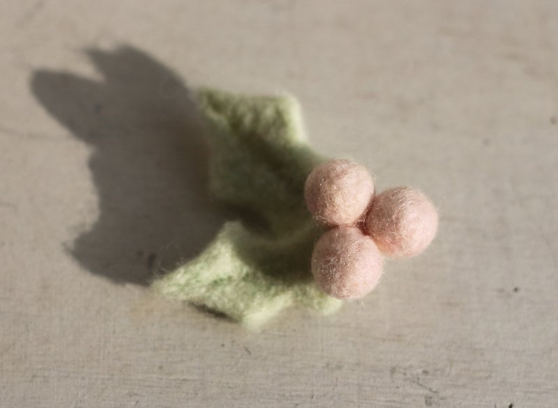 羊毛毡冬青别针 雪白粉 圣诞礼物 交换礼物 现货款 可直接下标 - 胸针 - 羊毛 粉红色
