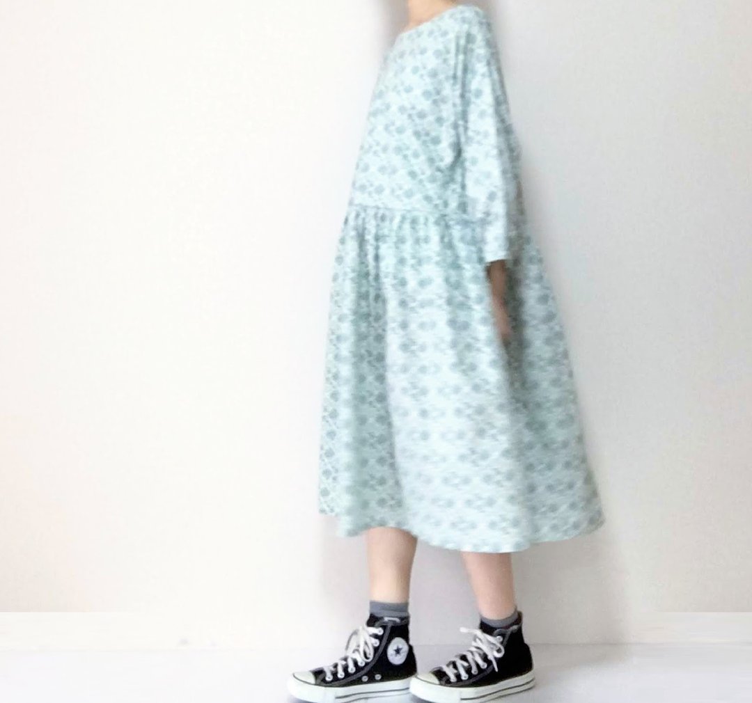 Flower and rabbit print Gather one piece dress Three quarter sleeve Smokey green - 洋装/连衣裙 - 棉 绿色
