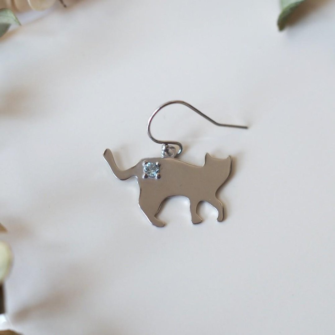 One-eared cat silhouette earrings (Egyptian sitting cat) Tanzanite, pink tourmaline, aquamarine - 耳环/耳夹 - 宝石 银色