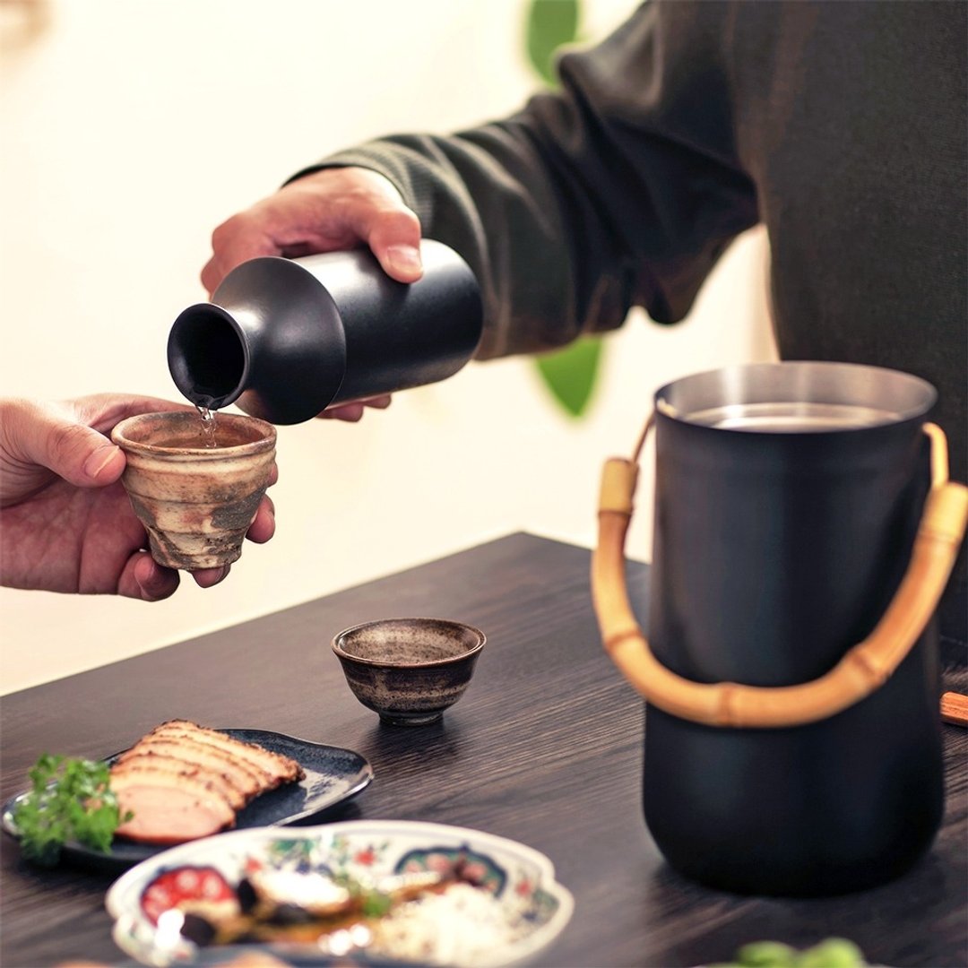 【孔雀Peacock】330ML真空断热 酒燗器+德利陶瓷 清酒壶 两件套 - 酒杯/酒器 - 不锈钢 黑色