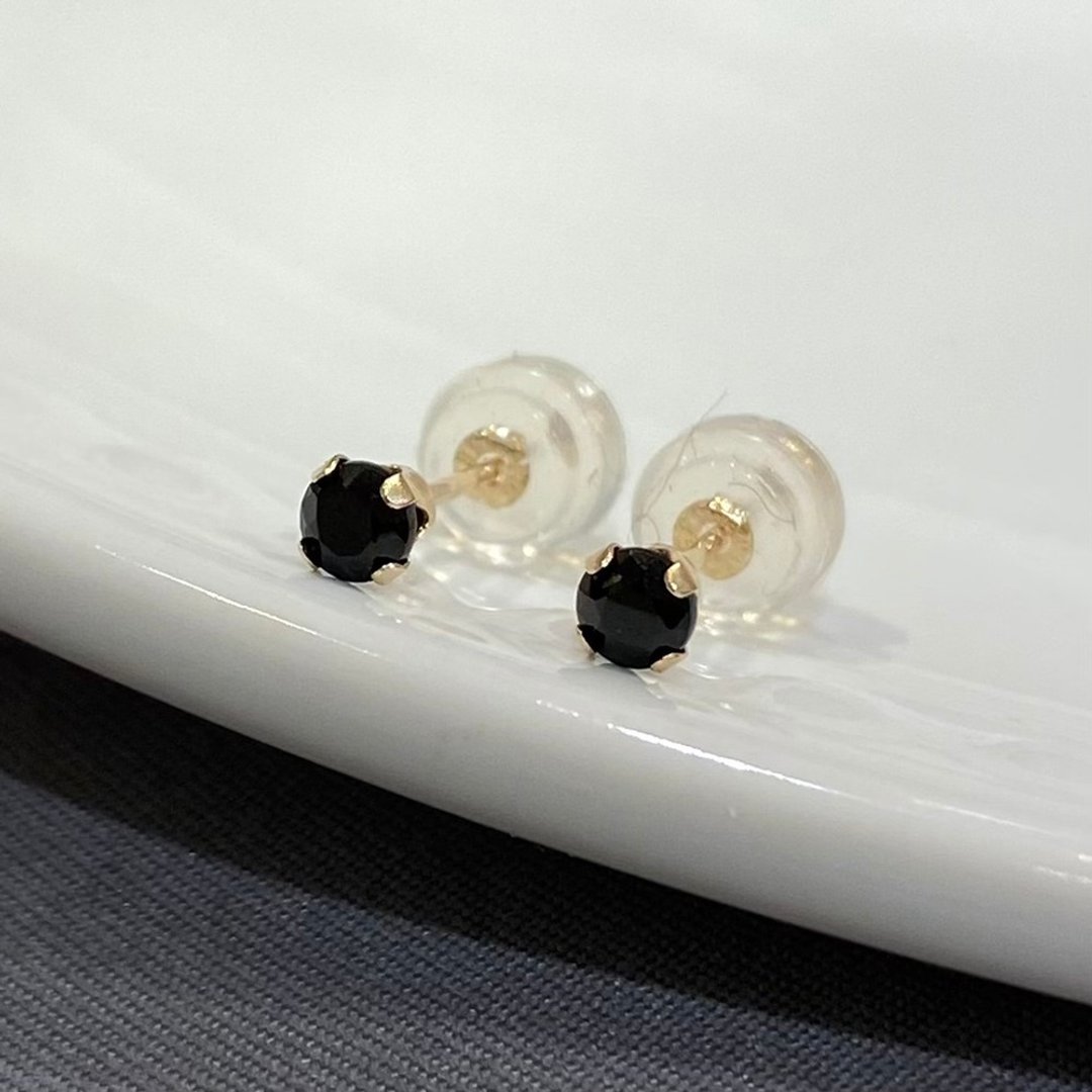 【K14 GOLD BLACK SPINEL】14K金 3mm 爪镶黑碧玺耳环 14KP8 8月诞生石 【SOLID GOLD】 - 耳环/耳夹 - 其他金属 黑色