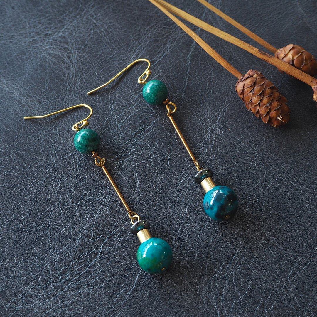 Malachite and Bali-Turquoise connection earrings - 耳环/耳夹 - 铜/黄铜 绿色