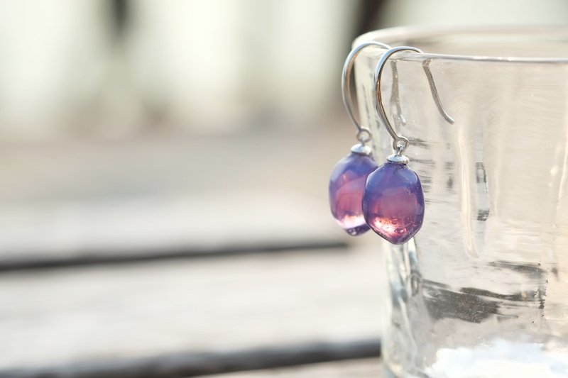 Mermaid Teardrop 人鱼泪琉璃晶石耳环 薰衣草色 - 耳环/耳夹 - 玻璃 紫色