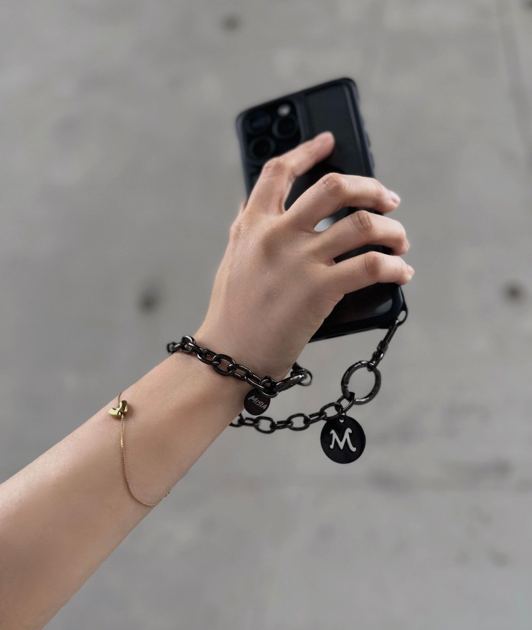 【MISIA】425 Phone Strap 字母挂链-质感黑-附字母牌 - 手机配件 - 其他金属 