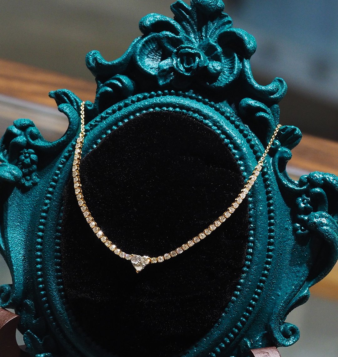 18K金钻石心项链18K Gold The Diamond Heart Diamond Band Neckl - 项链 - 贵金属 