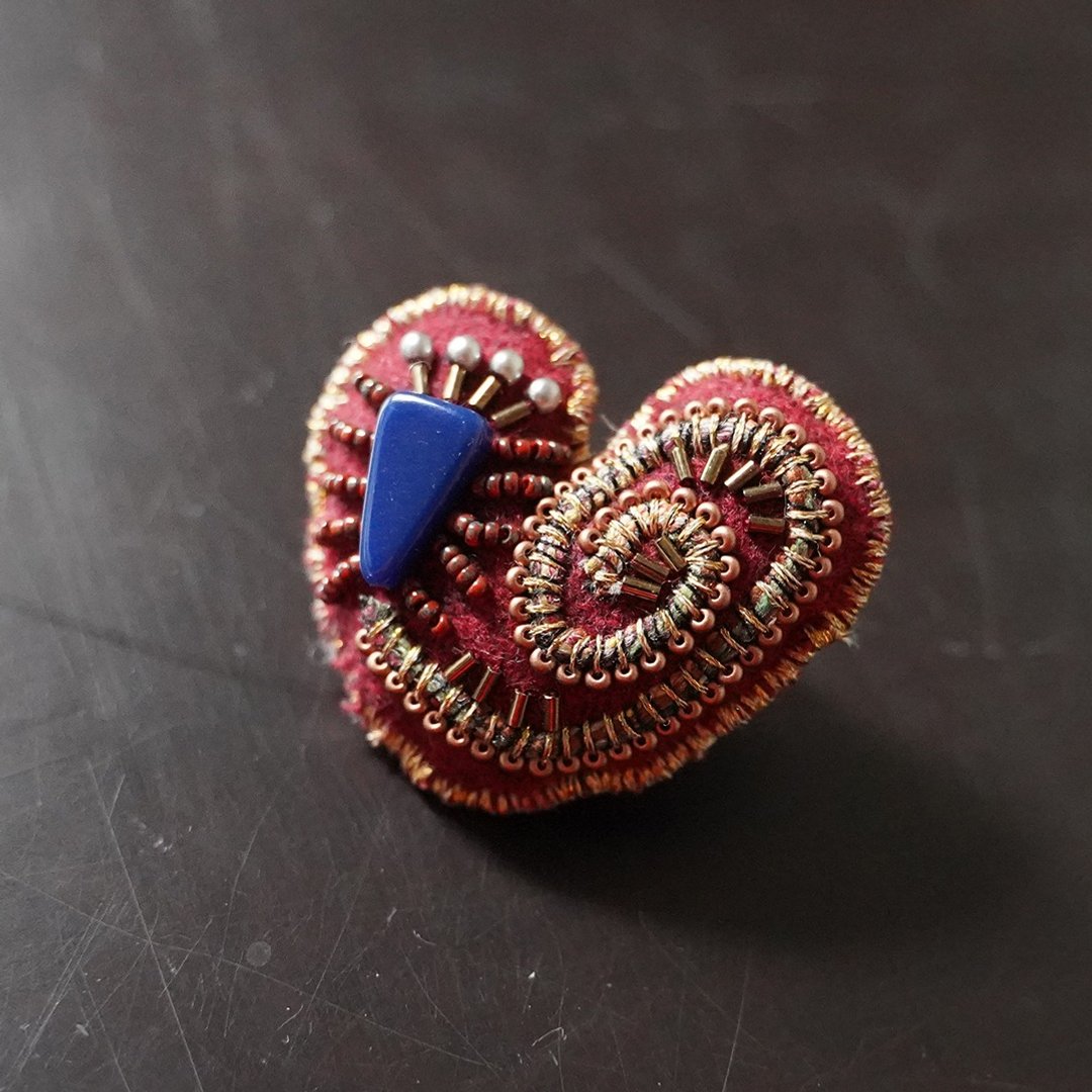 Heart shaped brooch, colorful brooch, embroidered statement brooch, red 6 - 胸针 - 羊毛 红色