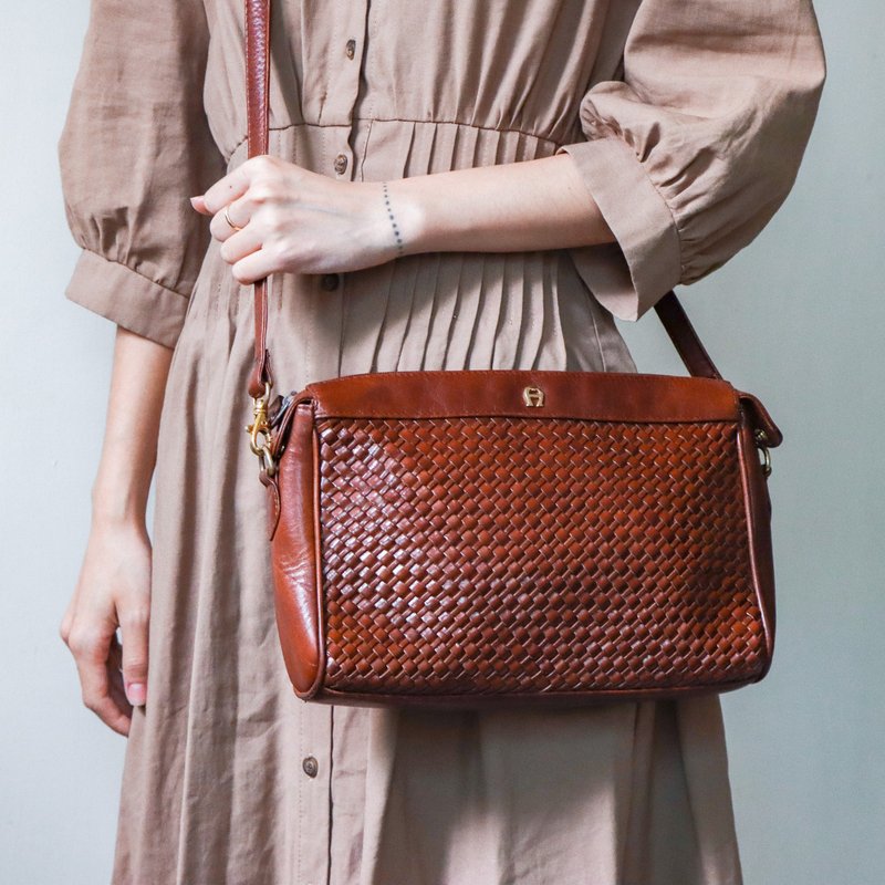 Vintage Etienne Aigner 焦糖色编织侧包包肩背包 - 侧背包/斜挎包 - 真皮 咖啡色