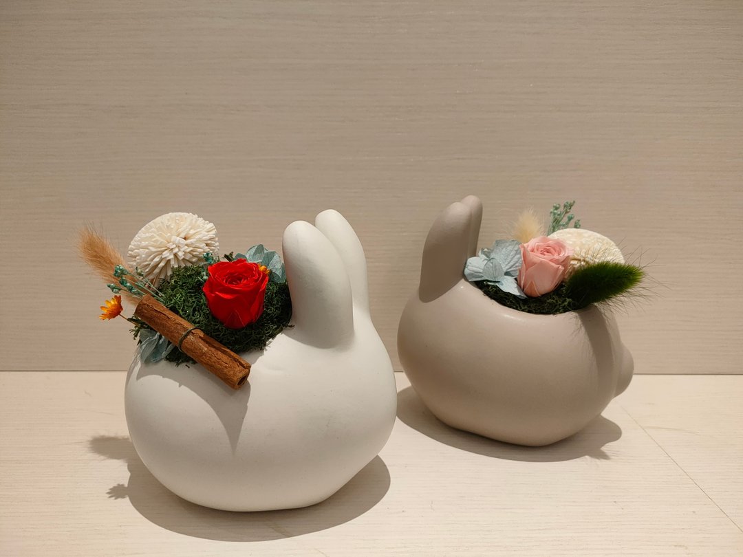 DIY材料包_超可爱永生玫瑰扩香兔兔小桌花 - 植栽 - 陶 白色
