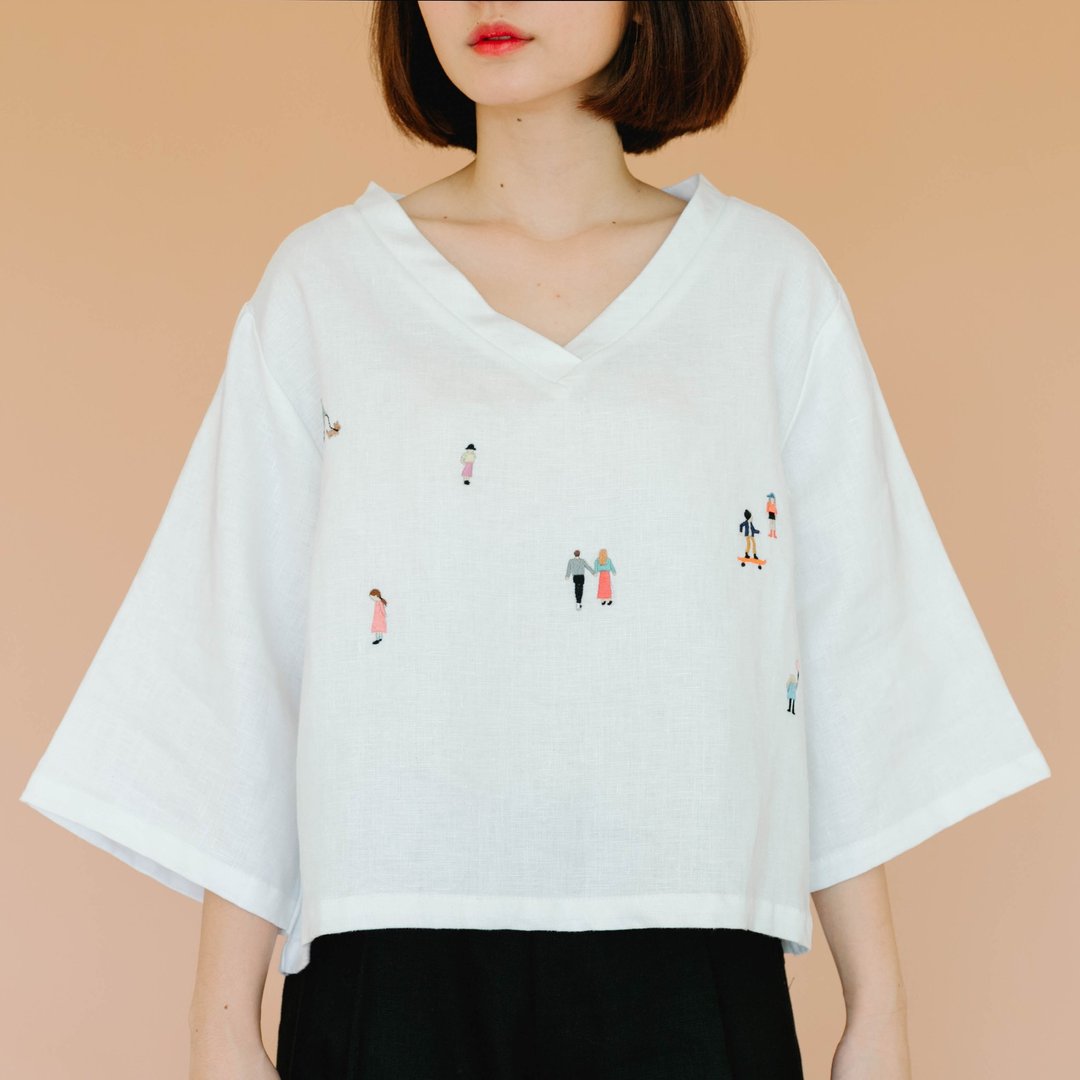 V-Neck Linen Shirt / with Hand Embroidery - 女装上衣 - 亚麻 白色