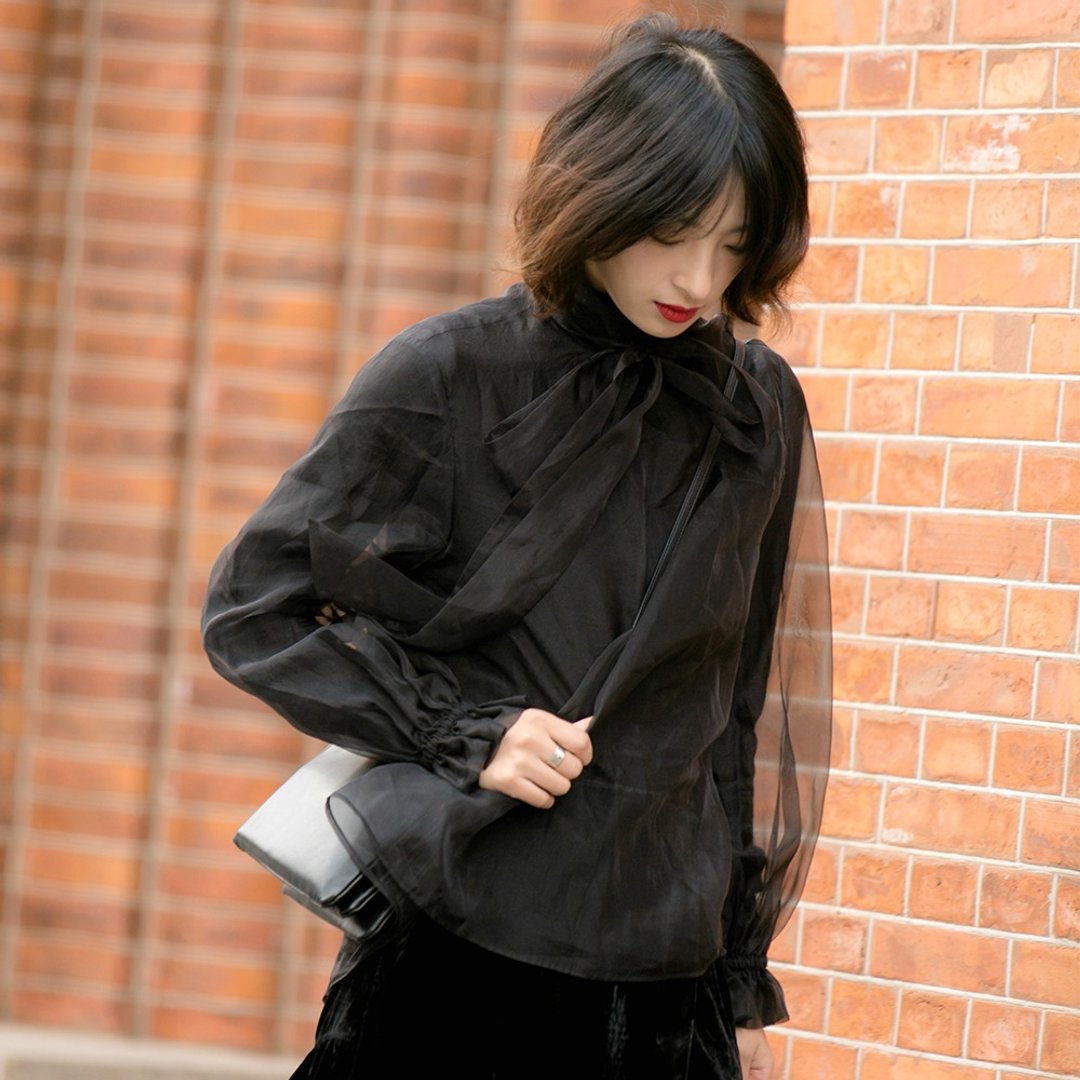 玉兰绸立领飘带透视衬衫|衬衫|冬款|聚酯纤维|Sora-411 - 女装衬衫 - 聚酯纤维 黑色