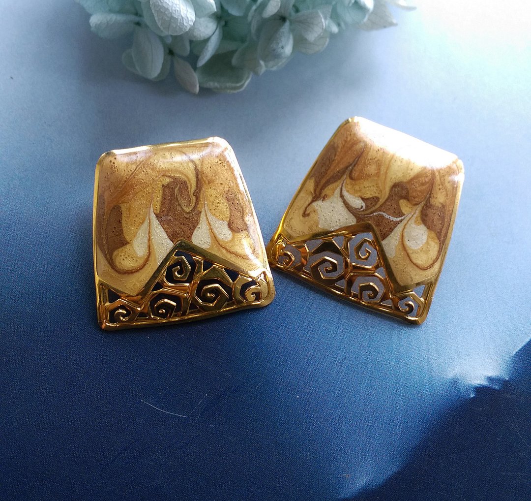 【西洋古董饰品 】 Berebi 摩登拉花  针式耳环 - 耳环/耳夹 - 其他金属 金色