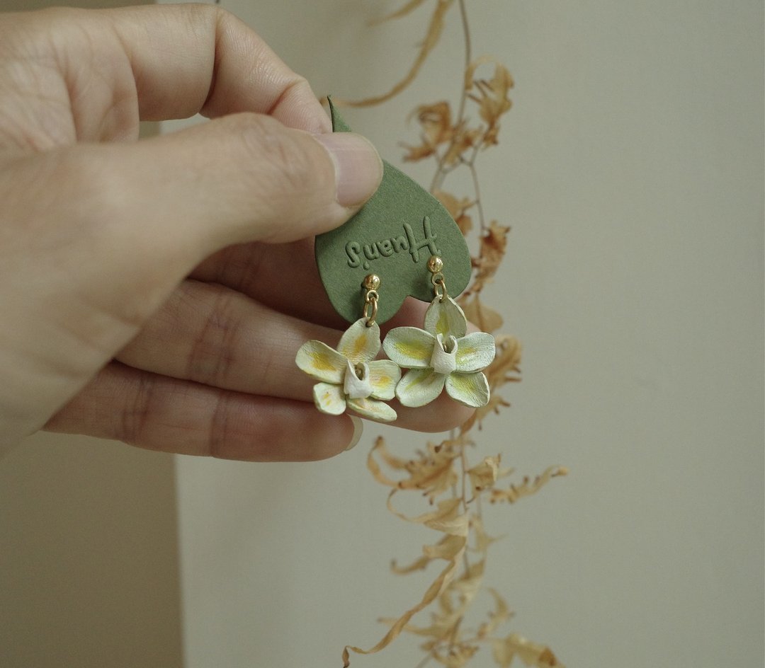 蜘蛛兰皮革耳环 -现品 - 耳环/耳夹 - 真皮 