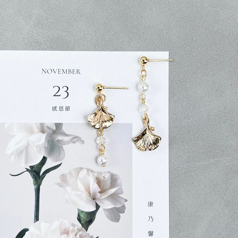 银杏淡水珍珠耳环 - 耳环/耳夹 - 其他金属 金色