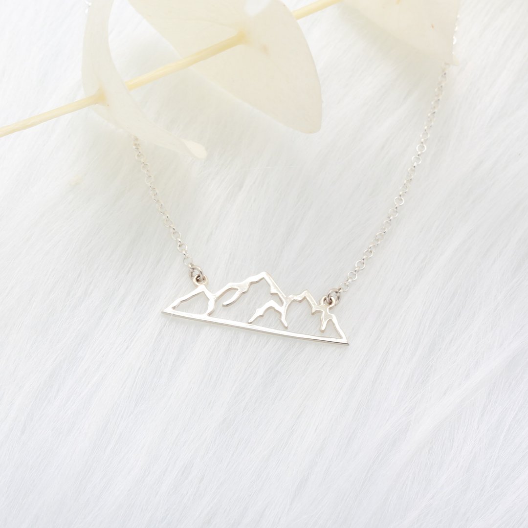 【Angel & Me】登山 山脉 山 s925 纯银项链 生日礼盒 纪念日礼物 - 项链 - 纯银 银色