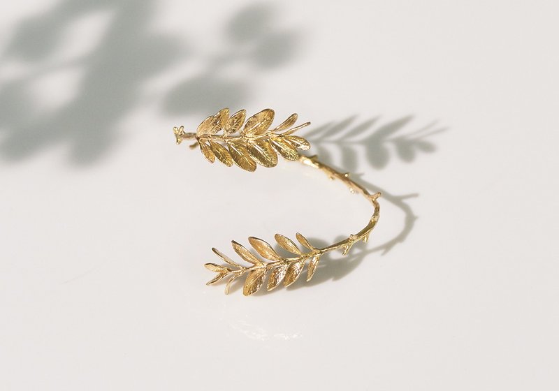 圆氐  春分新生-盛开双叶环抱手环 - 手链/手环 - 铜/黄铜 金色